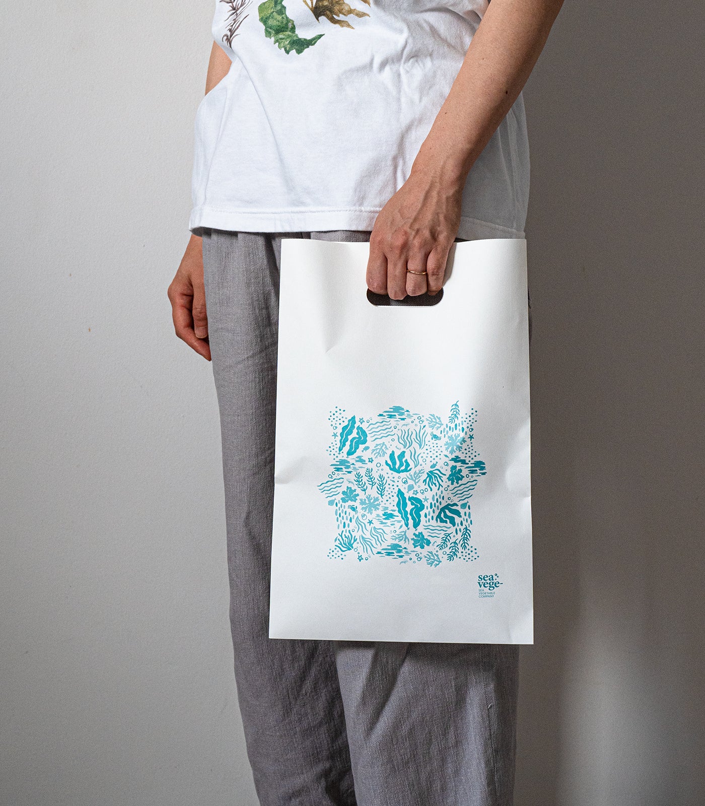 ec_paperbag02_s.jpg?v=1720433039